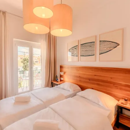 Surfhouse Caparica Hostel *