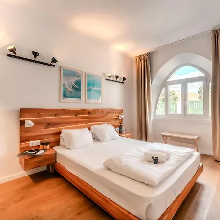 Hostel Surfhouse Caparica *